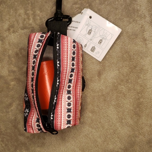 Pet Waste Bag Dispenser With a Roll of 15 Bags - Picture 2 of 5